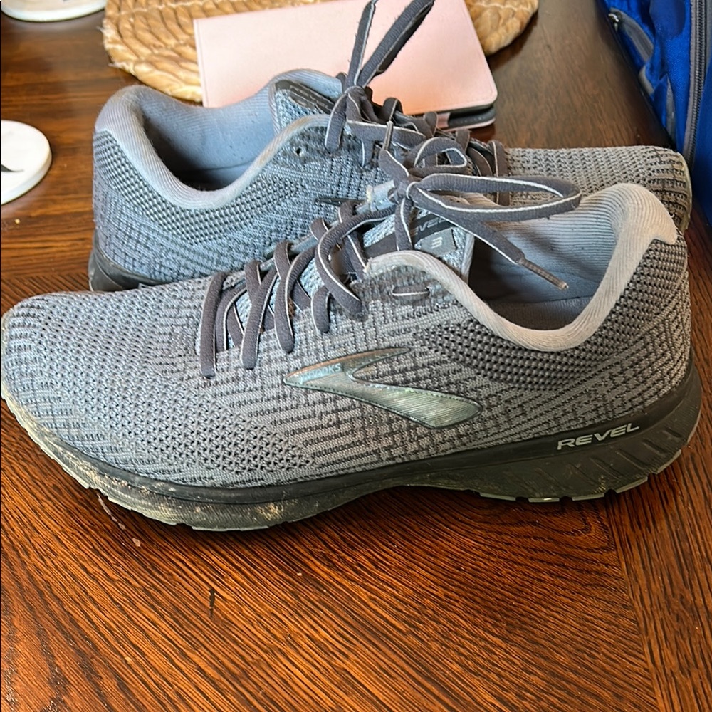 Brooks Gray Athletic Running Shoes with Breathable Mesh